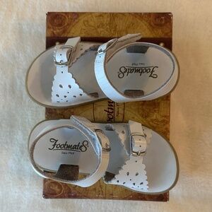 FootMates Ariel White Sandals 7M
